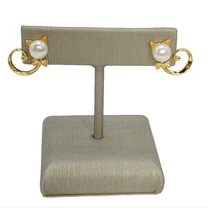 925S Gold Plated 6mm White Cultured Freshwater Pearl Cat Shape‎ Stud Earrings